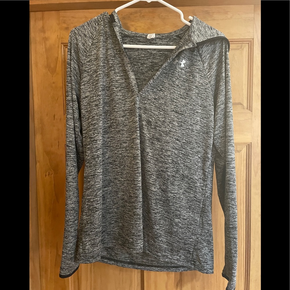 Under Armour long sleeve hoodie (L)